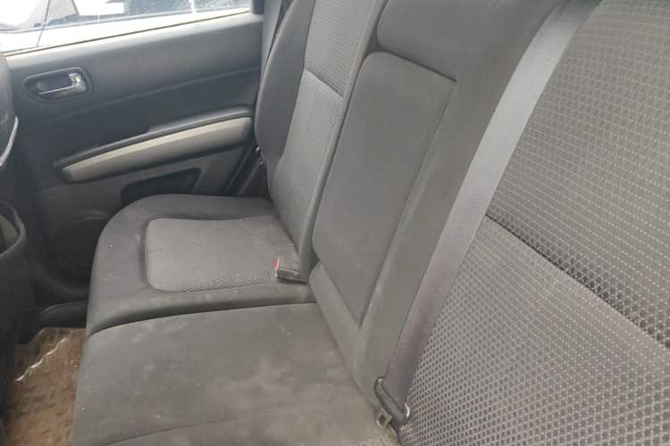 Used Dongfeng Fengdu MX6 2015 2.0L CVT Two-Wheel Drive Excellence Edition Left Rear Seat