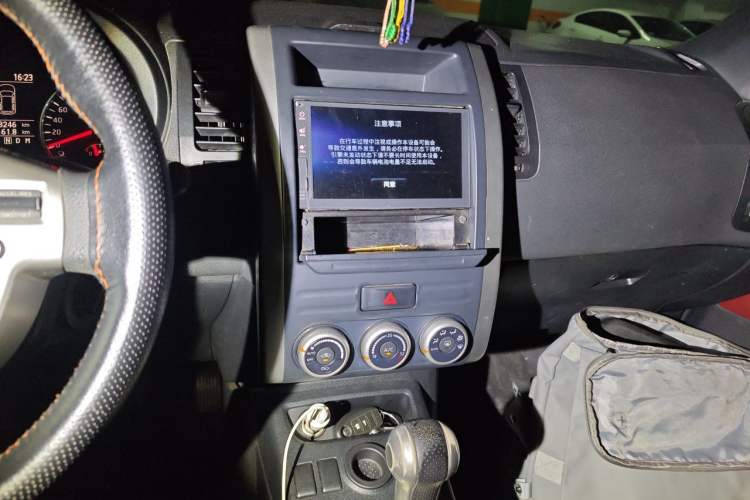 Used Dongfeng Fengdu MX6 2015 2.0L CVT Two-Wheel Drive Excellence Edition Audio And AC Panel