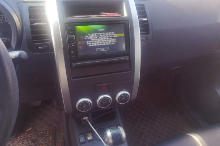 Used Dongfeng Fengdu MX6 2015 2.0L CVT Two-Wheel Drive Dream Edition Audio And AC Panel