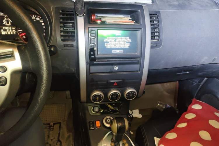 Used Dongfeng Fengdu MX6 2015 2.0L CVT 4x4 Dream Edition Audio And AC Panel