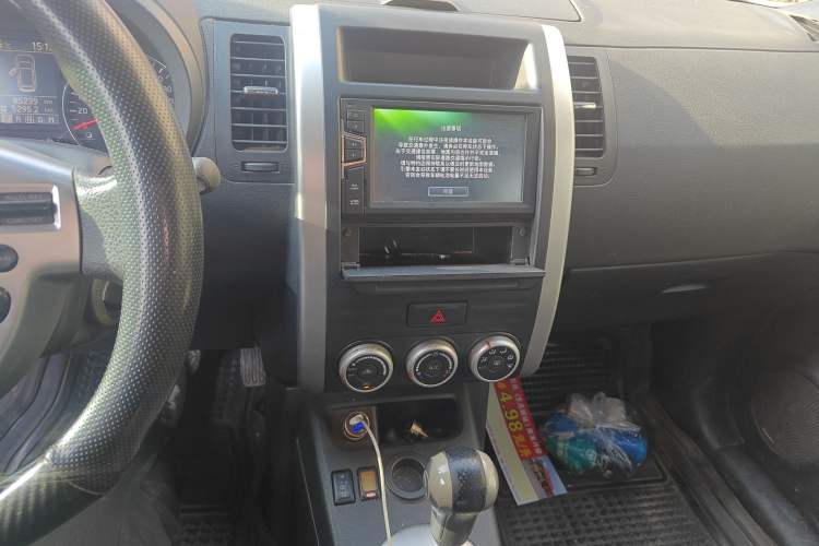Used Dongfeng Fengdu MX6 2015 2.0L CVT Two-Wheel Drive Dream Edition Audio And AC Panel