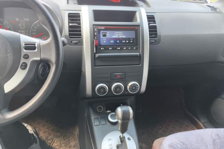 Used Dongfeng Fengdu MX6 2015 2.0L CVT 4x4 Excellence Edition Audio And AC Panel