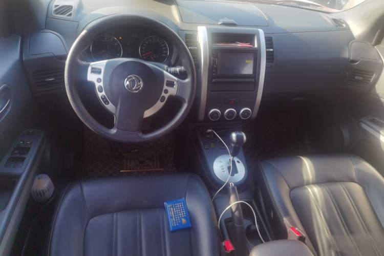 Used Dongfeng Fengdu MX6 2015 2.0L CVT Two-Wheel Drive Dream Edition Center Console