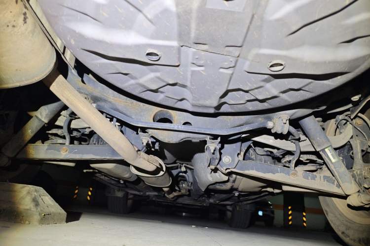 Used Dongfeng Fengdu MX6 2015 2.0L CVT Two-Wheel Drive Excellence Edition Chassis Rear