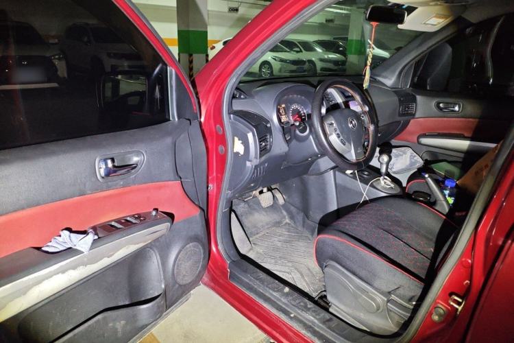 Used Dongfeng Fengdu MX6 2015 2.0L CVT Two-Wheel Drive Excellence Edition Driver Seat