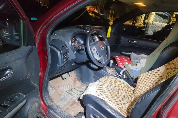 Used Dongfeng Fengdu MX6 2015 2.0L CVT 4x4 Dream Edition Driver Seat