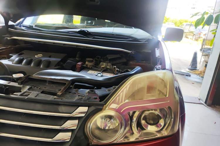 Used Dongfeng Fengdu MX6 2015 2.0L CVT Two-Wheel Drive Dream Edition Engine Bay Left
