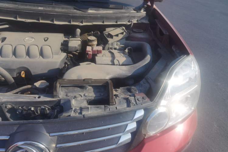 Used Dongfeng Fengdu MX6 2015 2.0L CVT Two-Wheel Drive Dream Edition Engine Bay Left