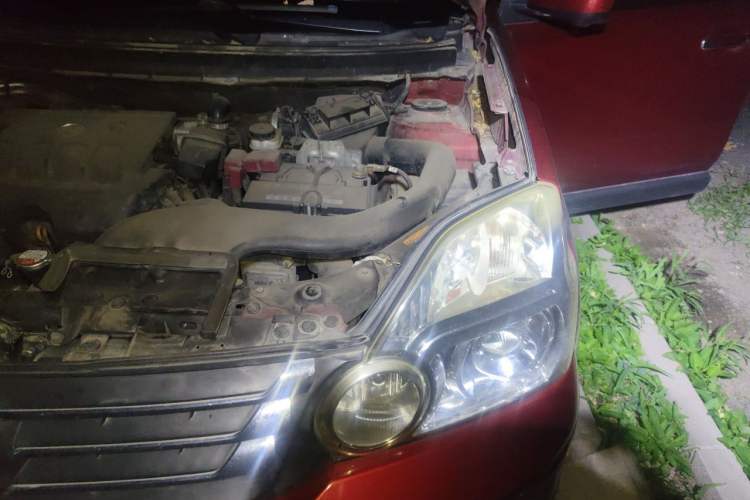 Used Dongfeng Fengdu MX6 2015 2.0L CVT 4x4 Dream Edition Engine Bay Left
