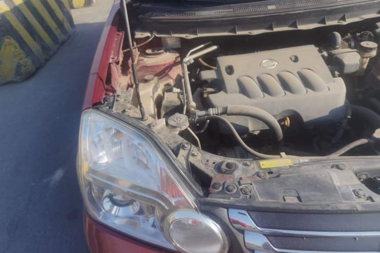 Used Dongfeng Fengdu MX6 2015 2.0L CVT Two-Wheel Drive Dream Edition Engine Bay Right