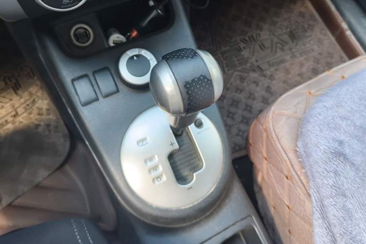 Used Dongfeng Fengdu MX6 2015 2.0L CVT 4x4 Excellence Edition Gear Lever