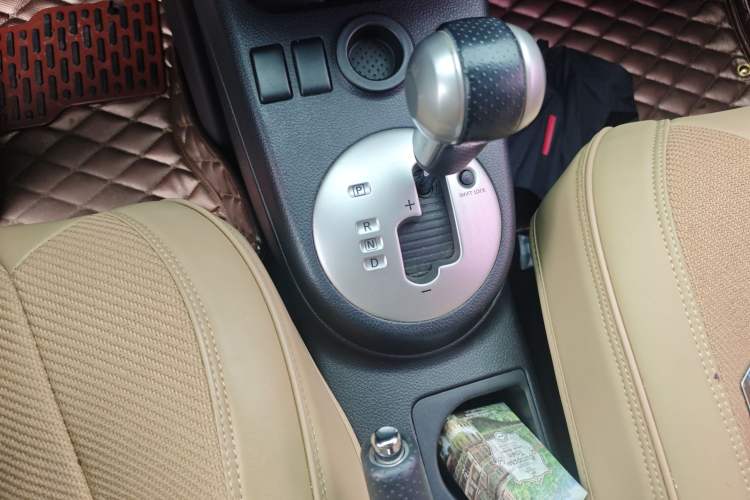 Used Dongfeng Fengdu MX6 2015 2.0L CVT Two-Wheel Drive Excellence Edition Gear Lever
