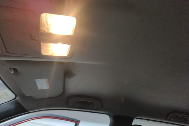 Used Dongfeng Fengdu MX6 2015 2.0L CVT Two-Wheel Drive All-Around Version Headliner