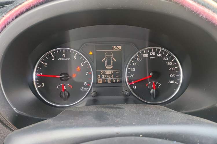 Used Dongfeng Fengdu MX6 2015 2.0L CVT Two-Wheel Drive Dream Edition Instrument Cluster