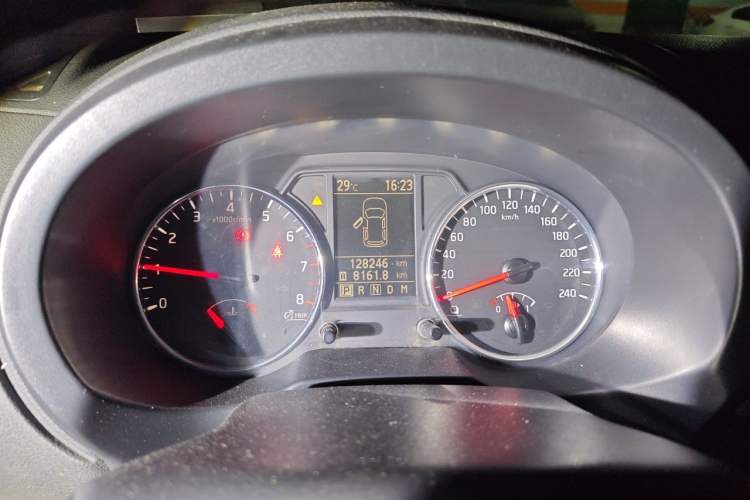 Used Dongfeng Fengdu MX6 2015 2.0L CVT Two-Wheel Drive Excellence Edition Instrument Cluster