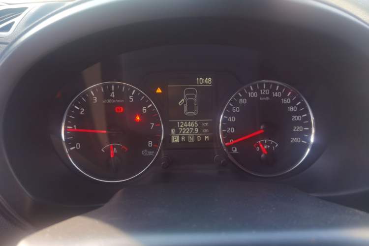 Used Dongfeng Fengdu MX6 2015 2.0L CVT Two-Wheel Drive Dream Edition Instrument Cluster