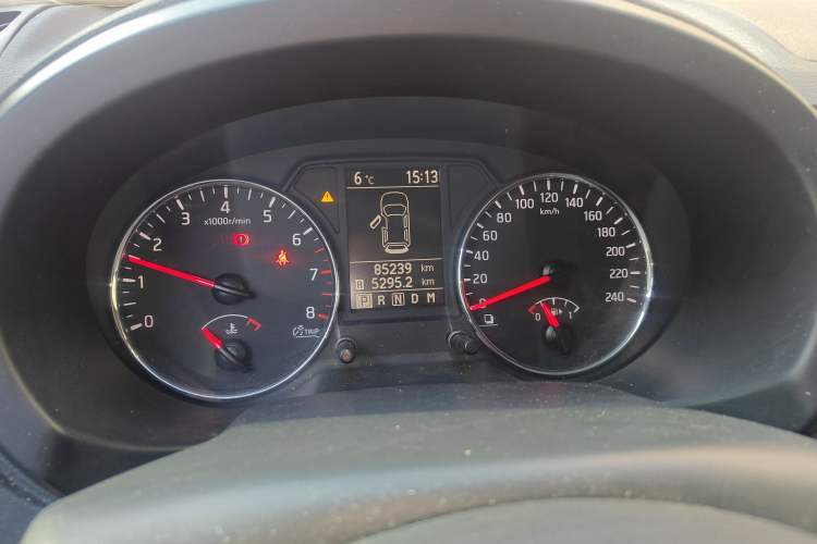 Used Dongfeng Fengdu MX6 2015 2.0L CVT Two-Wheel Drive Dream Edition Instrument Cluster