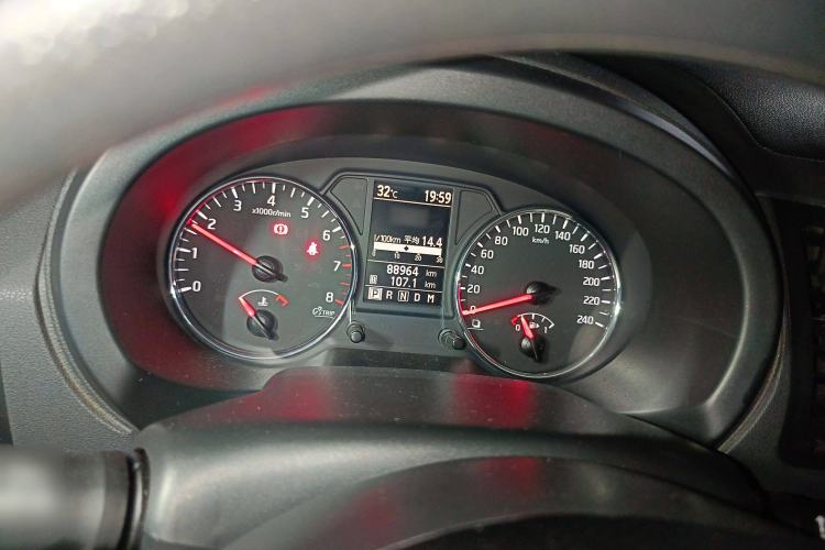 Used Dongfeng Fengdu MX6 2015 2.0L CVT Two-Wheel Drive Excellence Edition Instrument Cluster
