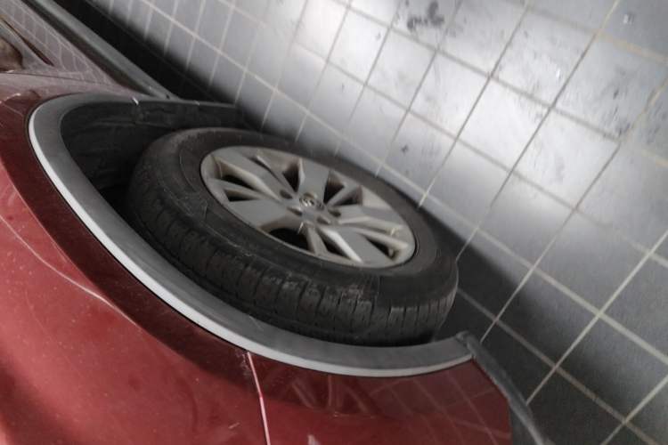 Used Dongfeng Fengdu MX6 2015 2.0L CVT Two-Wheel Drive All-Around Version Left Front Wheel Hub