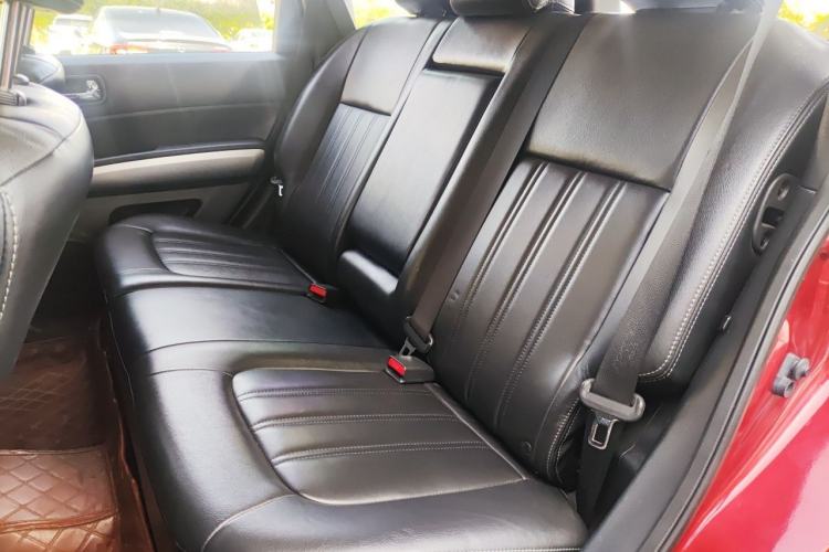 Used Dongfeng Fengdu MX6 2015 2.0L CVT Two-Wheel Drive Dream Edition Left Rear Seat