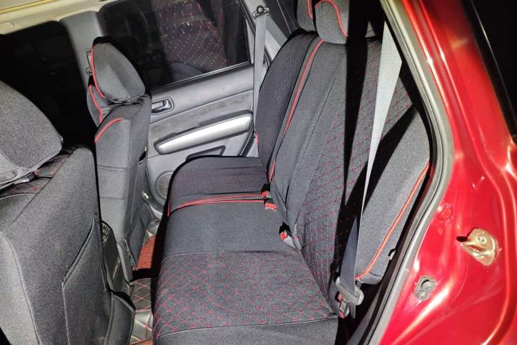 Used Dongfeng Fengdu MX6 2015 2.0L CVT Two-Wheel Drive Excellence Edition Left Rear Seat