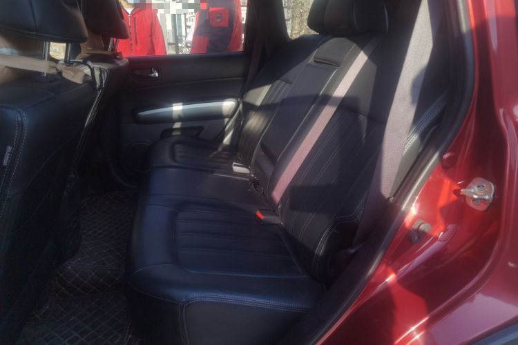 Used Dongfeng Fengdu MX6 2015 2.0L CVT Two-Wheel Drive Dream Edition Left Rear Seat