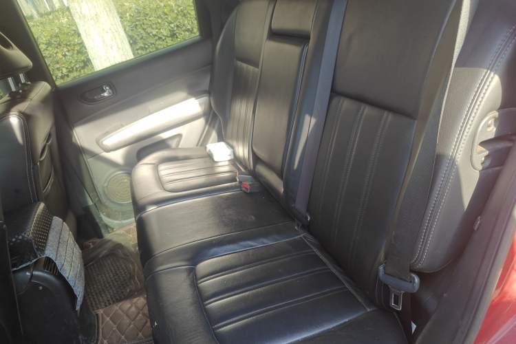 Used Dongfeng Fengdu MX6 2015 2.0L CVT Two-Wheel Drive Dream Edition Left Rear Seat