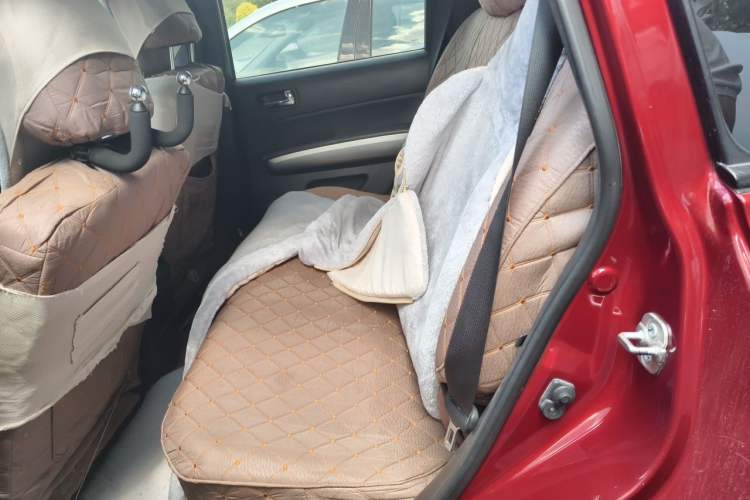Used Dongfeng Fengdu MX6 2015 2.0L CVT 4x4 Excellence Edition Left Rear Seat