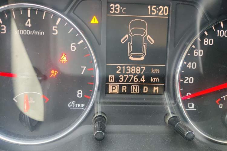 Used Dongfeng Fengdu MX6 2015 2.0L CVT Two-Wheel Drive Dream Edition Odometer Close Up