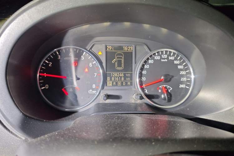 Used Dongfeng Fengdu MX6 2015 2.0L CVT Two-Wheel Drive Excellence Edition Odometer Close Up