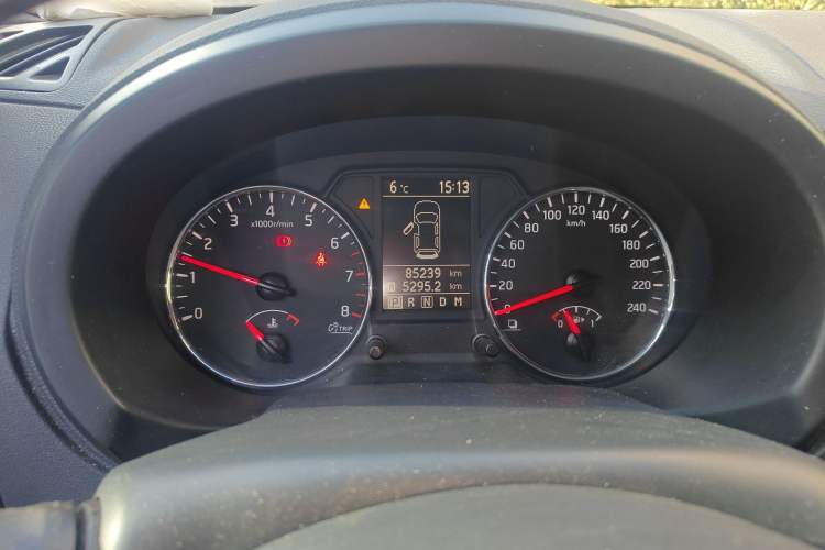 Used Dongfeng Fengdu MX6 2015 2.0L CVT Two-Wheel Drive Dream Edition Odometer Close Up