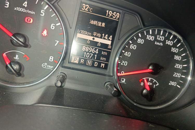 Used Dongfeng Fengdu MX6 2015 2.0L CVT Two-Wheel Drive Excellence Edition Odometer Close Up