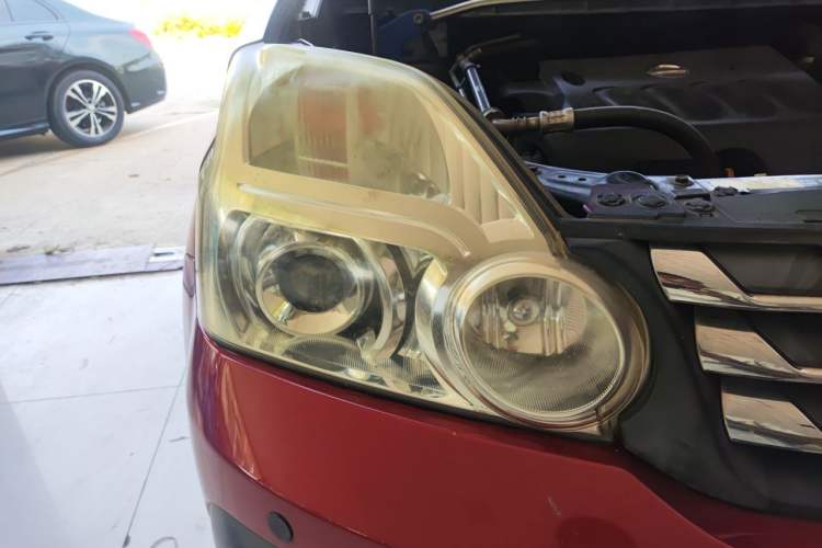 Used Dongfeng Fengdu MX6 2015 2.0L CVT Two-Wheel Drive Dream Edition Right Front Headlight