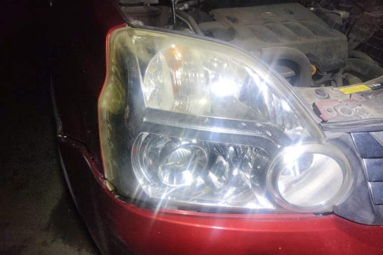 Used Dongfeng Fengdu MX6 2015 2.0L CVT 4x4 Dream Edition Right Front Headlight