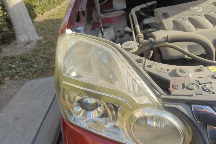Used Dongfeng Fengdu MX6 2015 2.0L CVT Two-Wheel Drive Dream Edition Right Front Headlight
