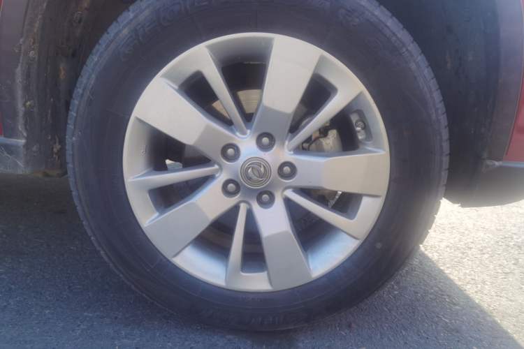 Used Dongfeng Fengdu MX6 2015 2.0L CVT Two-Wheel Drive Dream Edition Right Front Wheel Hub