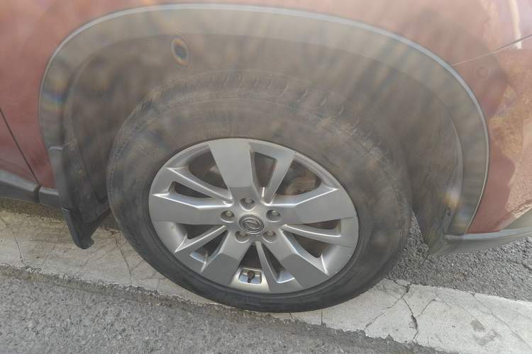 Used Dongfeng Fengdu MX6 2015 2.0L CVT Two-Wheel Drive Dream Edition Right Front Wheel Hub
