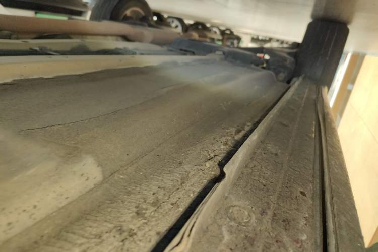 Used Dongfeng Fengdu MX6 2015 2.0L CVT Two-Wheel Drive All-Around Version Right Side Sill