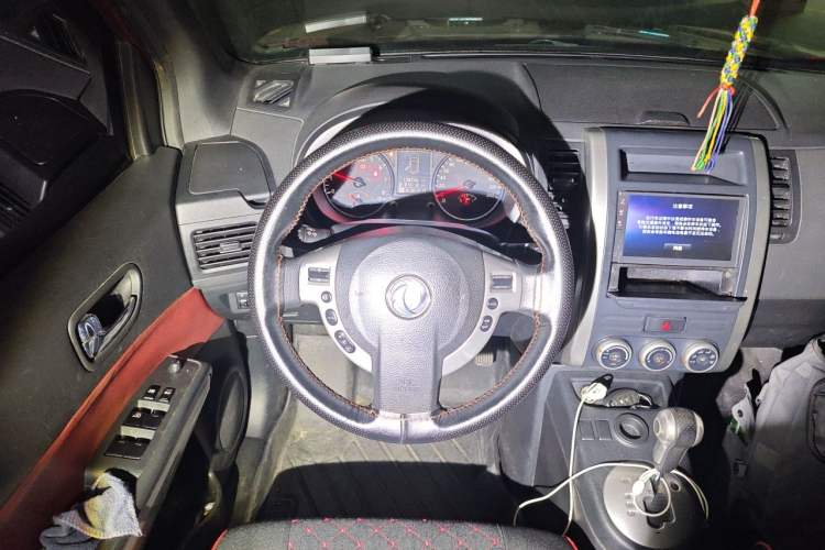 Used Dongfeng Fengdu MX6 2015 2.0L CVT Two-Wheel Drive Excellence Edition Steering Wheel