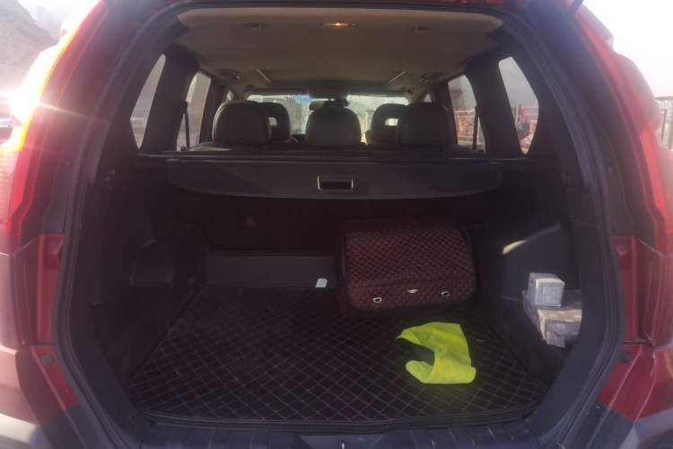 Used Dongfeng Fengdu MX6 2015 2.0L CVT Two-Wheel Drive Dream Edition Trunk