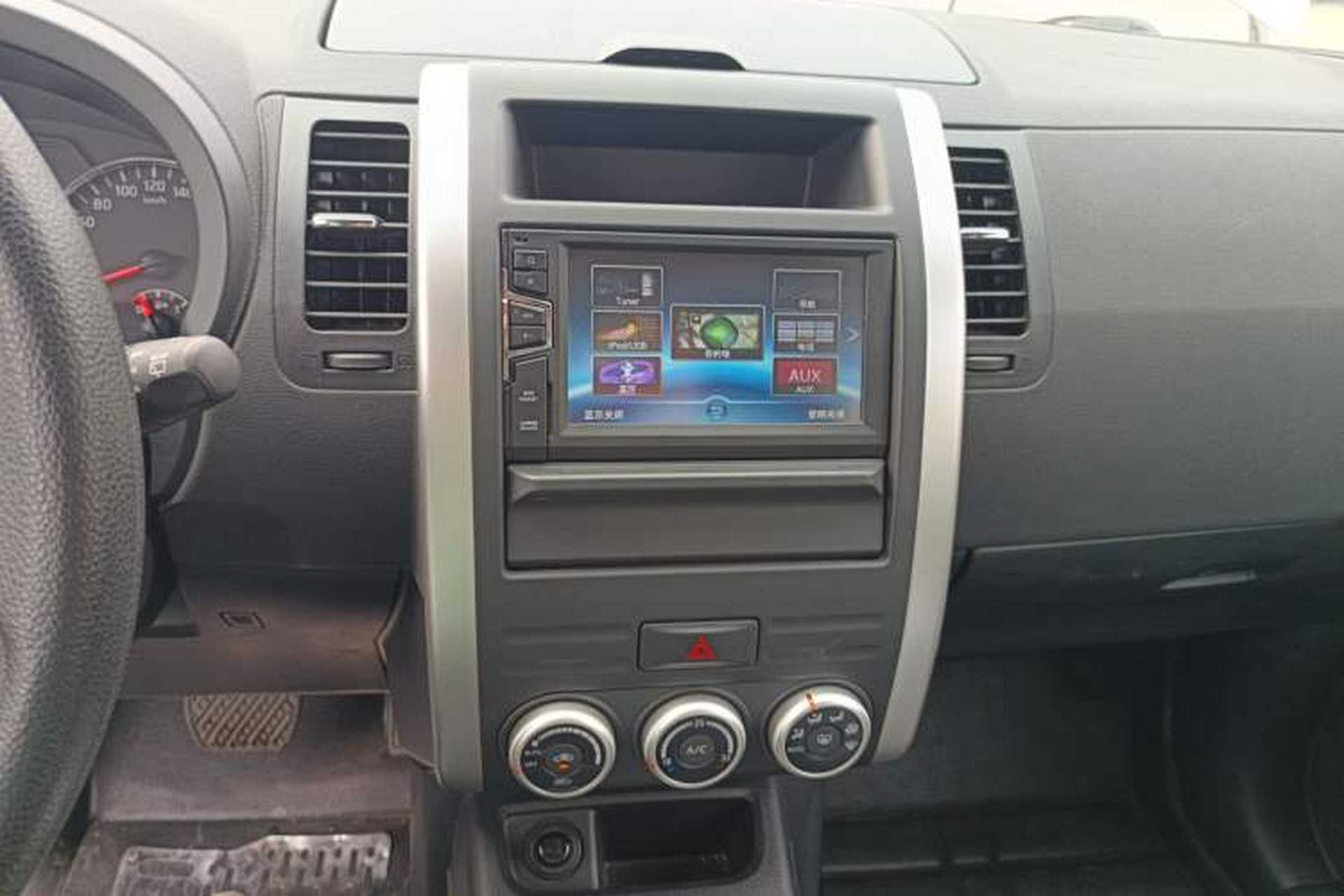 Used Dongfeng Fengdu MX6 2015 2.0L CVT 4x4 Dream Edition Audio And AC Panel