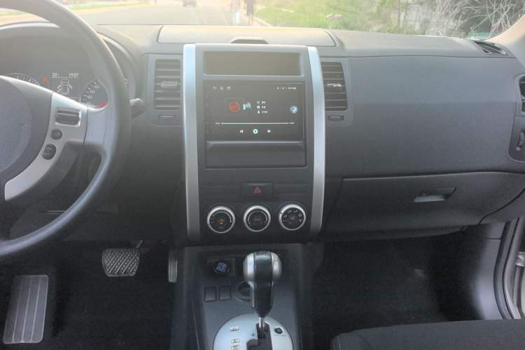 Used Dongfeng Fengdu MX6 2015 2.0L CVT Two-Wheel Drive All-Around Version Audio And AC Panel