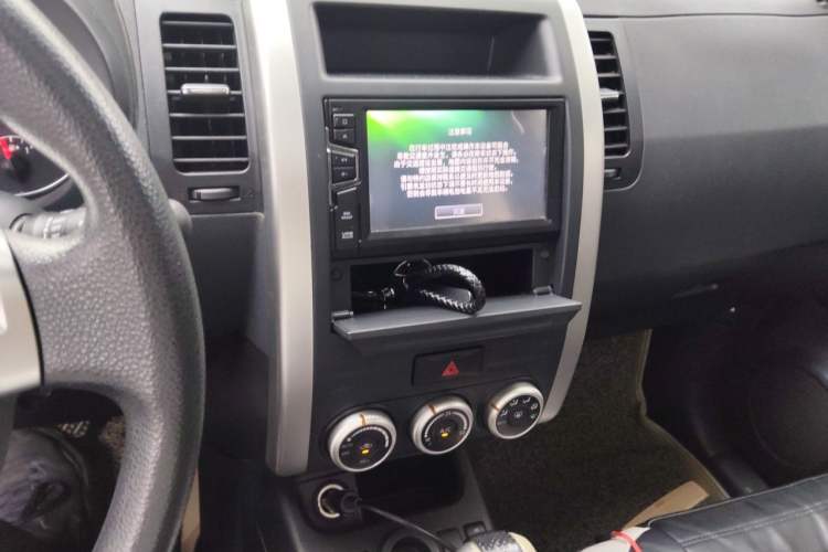 Used Dongfeng Fengdu MX6 2015 2.0L CVT Two-Wheel Drive Dream Edition Audio And AC Panel