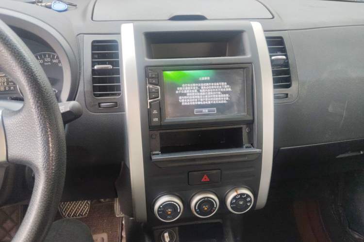 Used Dongfeng Fengdu MX6 2015 2.0L CVT Two-Wheel Drive Dream Edition Audio And AC Panel