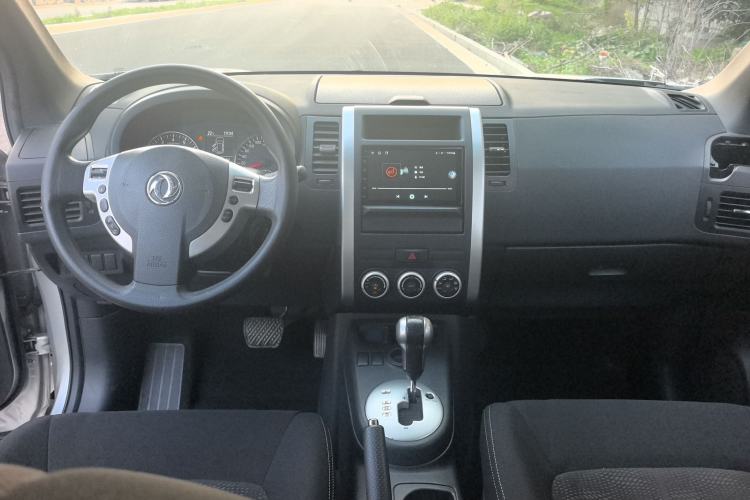 Used Dongfeng Fengdu MX6 2015 2.0L CVT Two-Wheel Drive All-Around Version Center Console