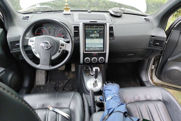 Used Dongfeng Fengdu MX6 2015 2.0L CVT 4x4 Dream Edition Center Console