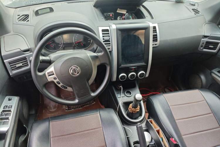 Used Dongfeng Fengdu MX6 2015 2.0L Manual Two-Wheel Drive Navigation Edition Center Console