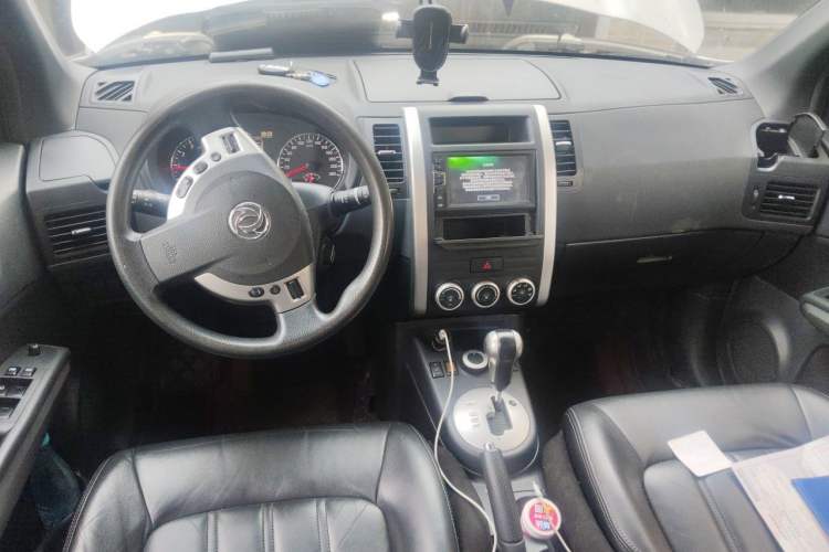 Used Dongfeng Fengdu MX6 2015 2.0L CVT Two-Wheel Drive Dream Edition Center Console