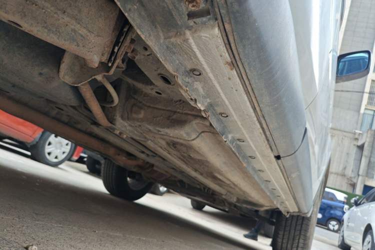 Used Dongfeng Fengdu MX6 2015 2.0L Manual Two-Wheel Drive Navigation Edition Chassis Rear Right