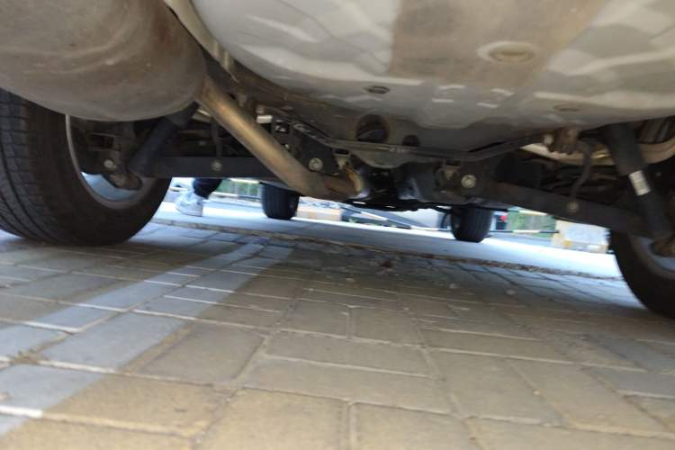 Used Dongfeng Fengdu MX6 2015 2.0L CVT Two-Wheel Drive Excellence Edition Chassis Rear